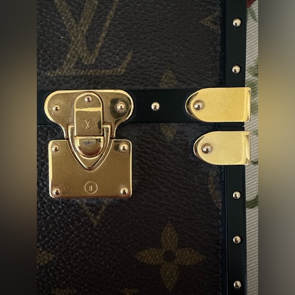 Authentic 2018 Louis Vuitton Monogram Eye-Trunk iPhone X Case. - Picture 6 of 6